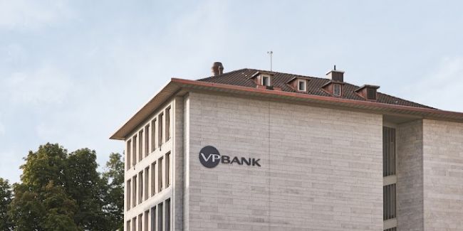 VP Bank halbiert Gewinn - Restrukturierung in vollem Gang 