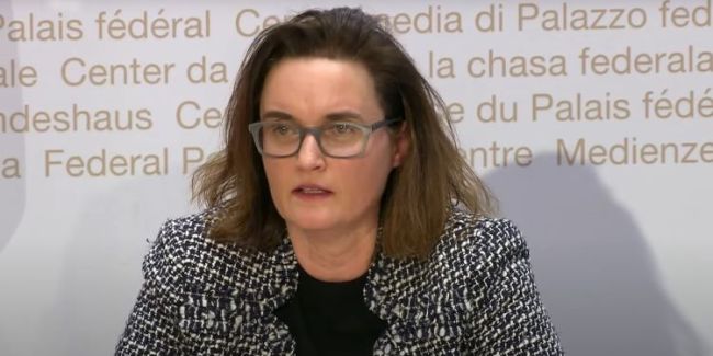 Finma-Präsidentin Marlene Amstad will die UBS mit noch mehr Aufpassern bändigen 
